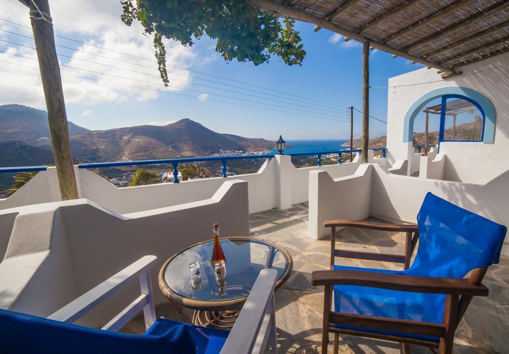 Castelopetra Aparthotel Katapola Bilik gambar